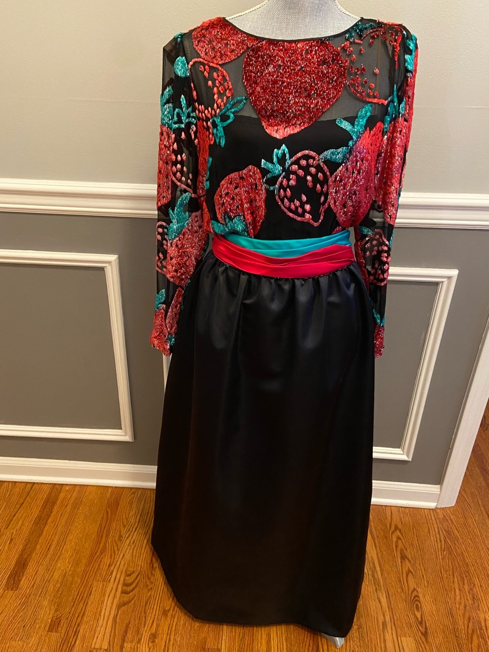 Vintage Strawberry Maxi Gown Metallic Threaded Evening Dress w/ Sash Size Medium